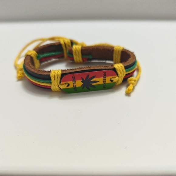 Jamaican Bracelet - Freedom - One Love - Leaf Charm - Picture 4 of 4